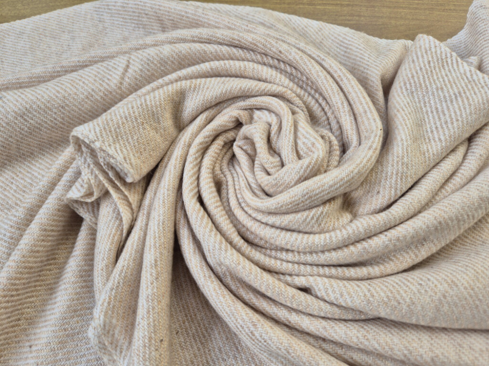 Preview: Zarter Kaschmir-Schal in Champagner-Rosé | feine Streifenstruktur | handgewebt von LWH | 69×198 cm